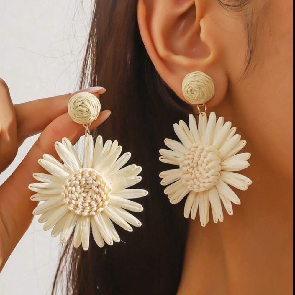 🌼 Flower Drop Earrings
